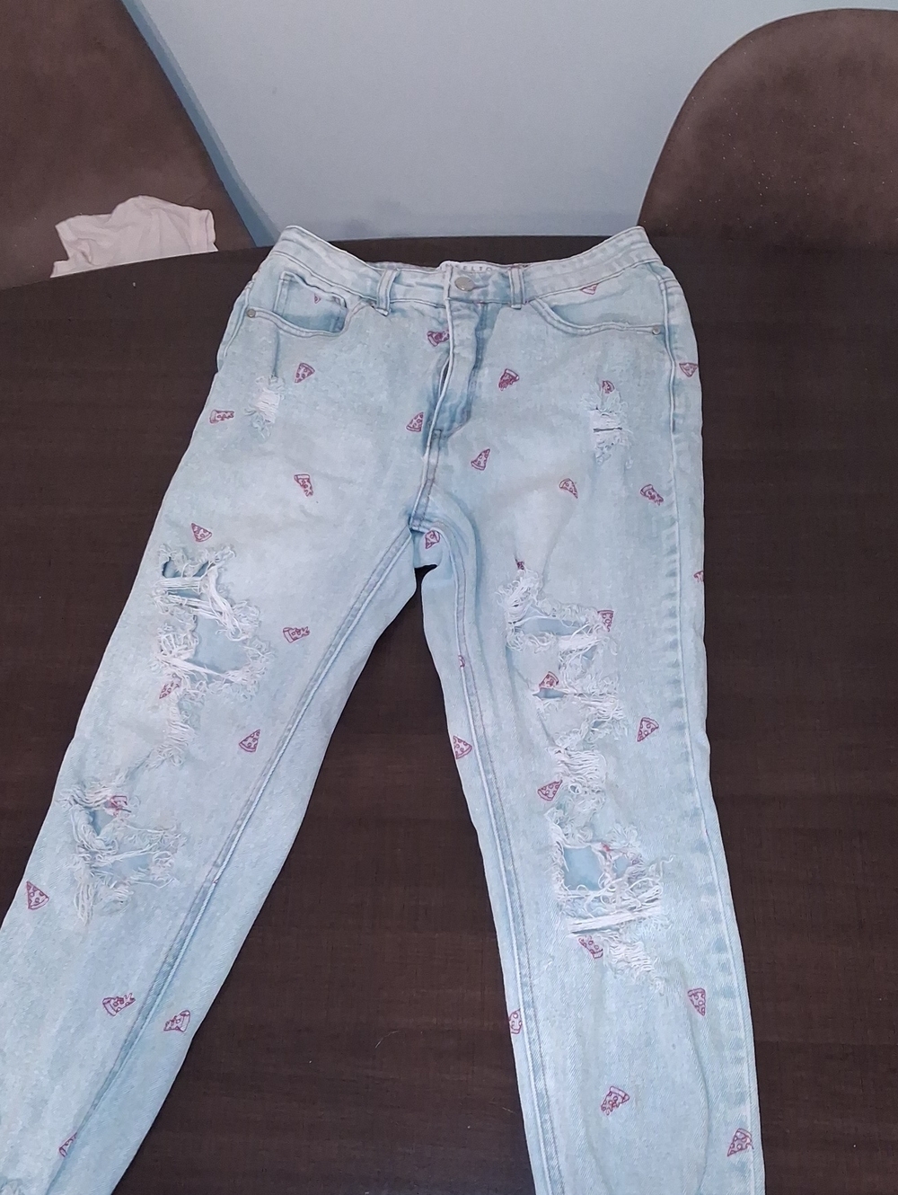 Tinseltown Light Wash Skinny Jeans with Red Pizza Embroidery